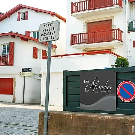 Les Almadies 3*
